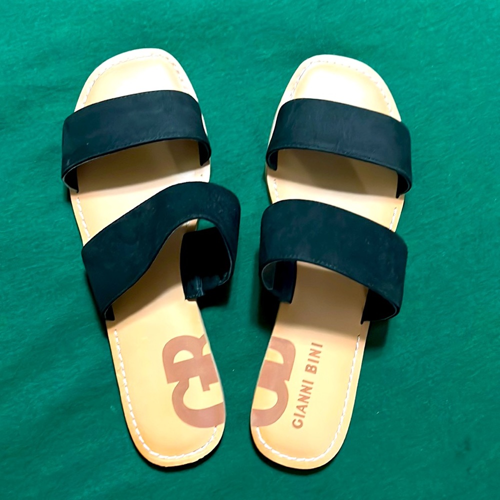Gianni Bini flat sandals